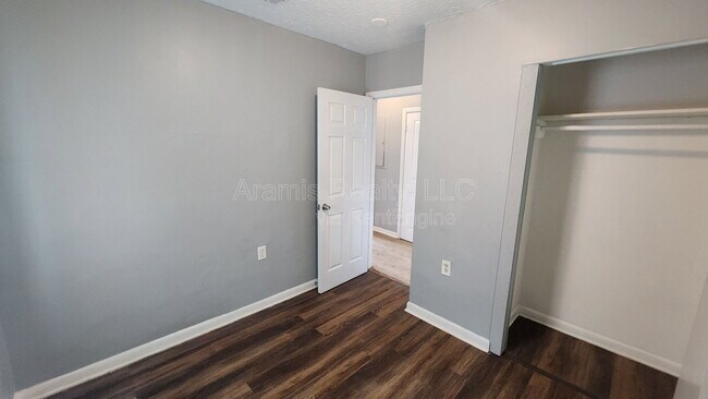Building Photo - 248 Rosser St SW