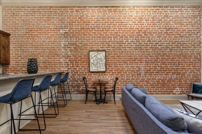 Building Photo - 30 Baronne St