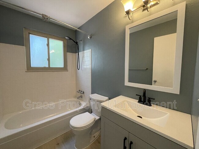 Building Photo - 8741 W 89th Pl