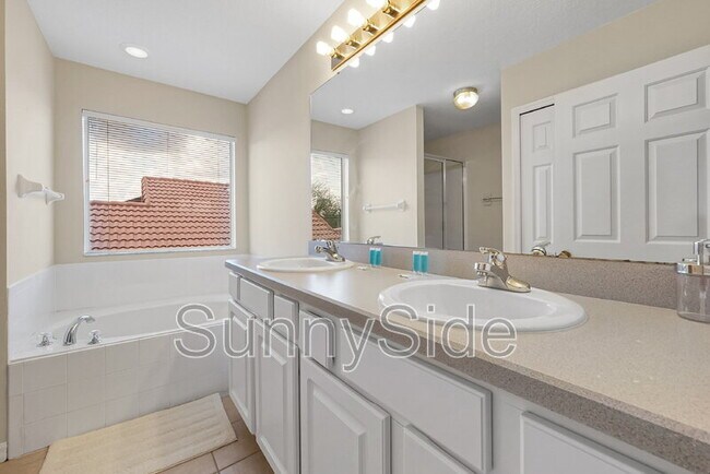 Building Photo - 441 Robin Rd
