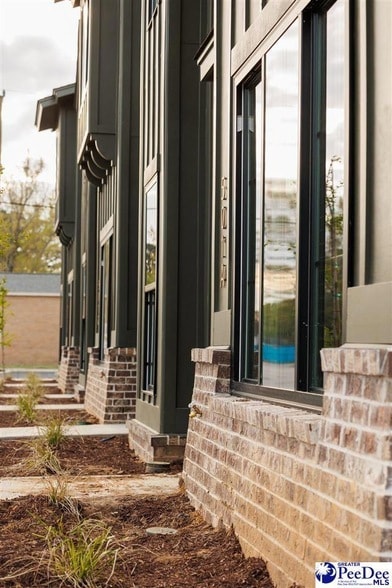 Building Photo - 501 W Cheves St