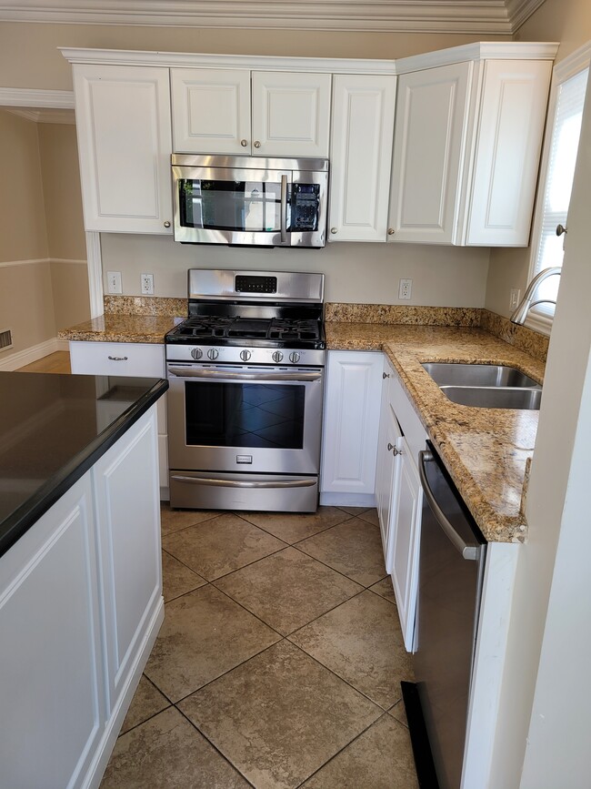 Building Photo - 8839 Cashio St