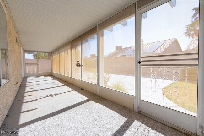 Building Photo - 4633 Califa Dr