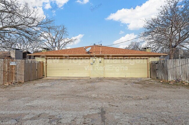 Building Photo - 4300 Segura Ct N