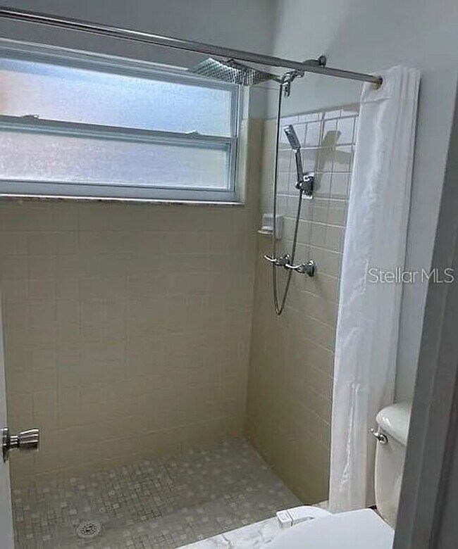 Building Photo - 2 bedrooms and 2 bathrooms Home in Kissimmee