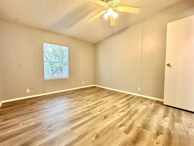 Building Photo - Privacy and Space in this 3/2 Home at the ...