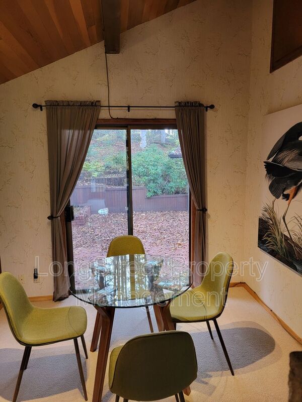 Building Photo - 2720 NW Glenwood Dr