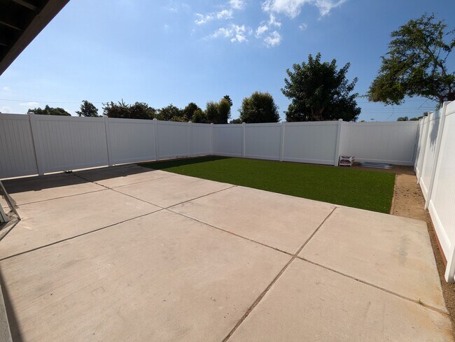 Building Photo - 574 Madison Ave