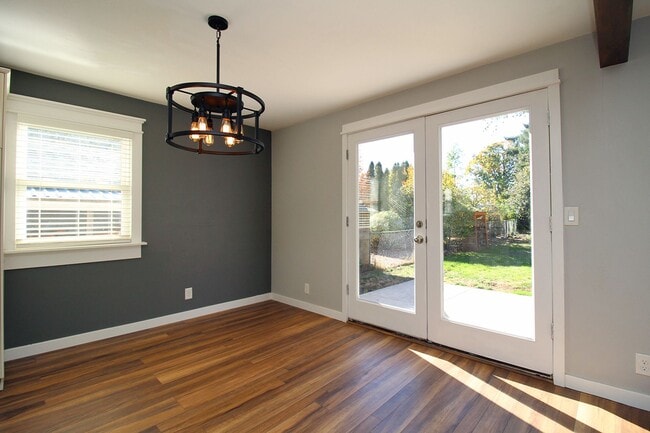 Building Photo - 805 NW Angeline Ave