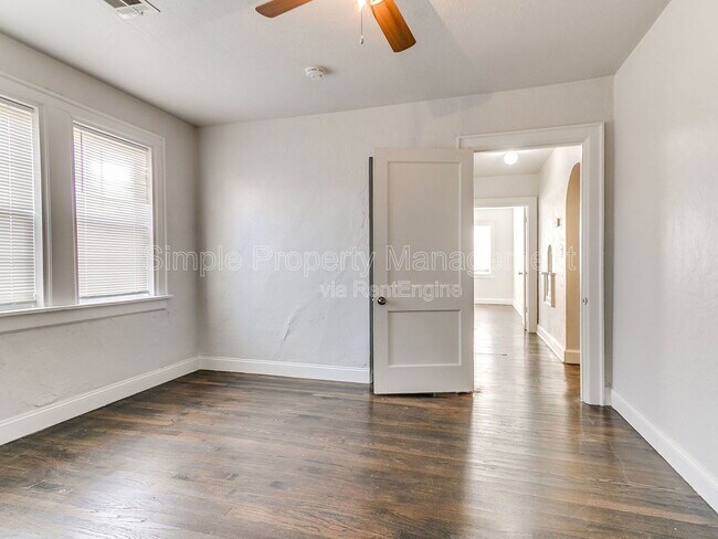 Building Photo - 946 East Dr