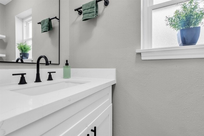 Building Photo - 3518 Shore Shadows Dr