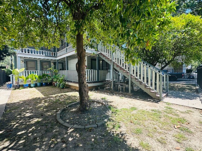 Building Photo - Spacious 1 Bedroom in Downtown Sacramento Where Convivence Is KEY! CALL Today To Schedule a Showing!