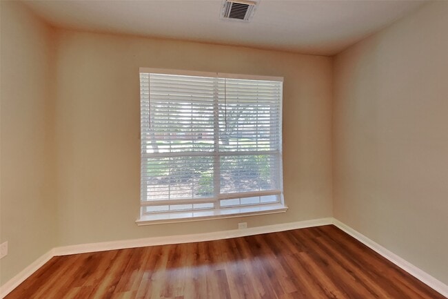 Building Photo - 5803 Village Grove Dr