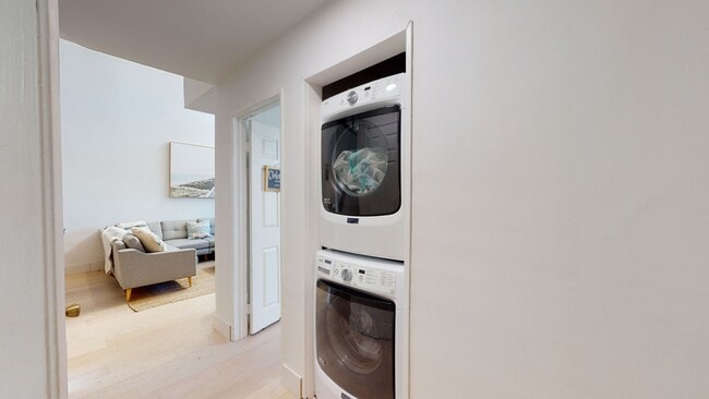 Building Photo - Bright 3 Bed 2 Bath Furnished Condo Available for Long Term Lease