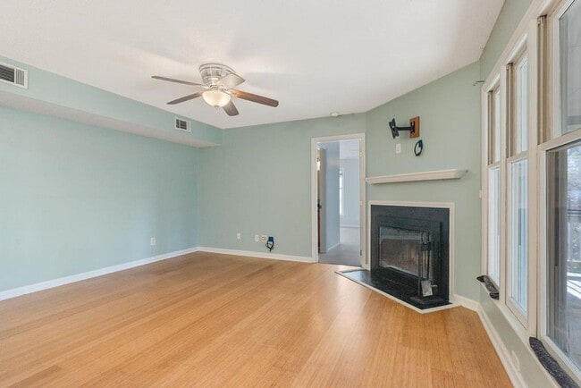 Building Photo - 2 Bedroom Condo Near Rex Hospital!