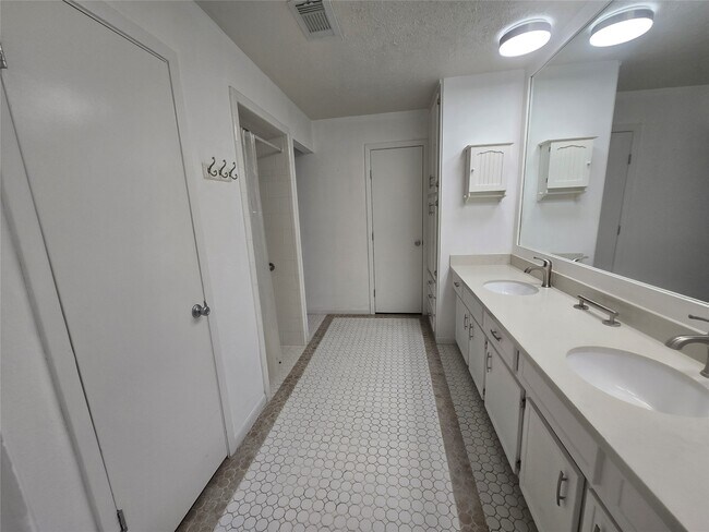 Building Photo - 9802 Sagepike Dr