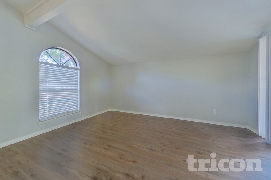 Building Photo - 3816 Aspenwood Dr