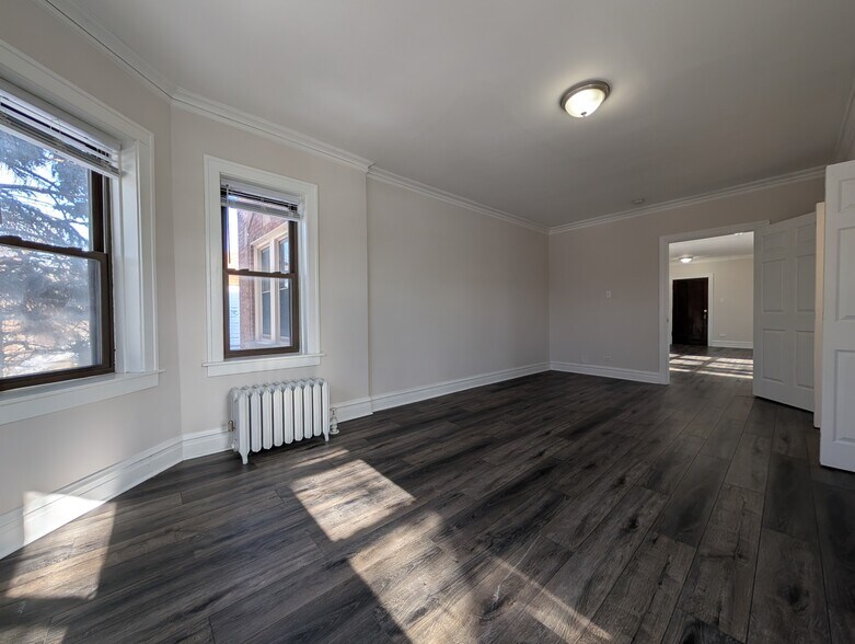 Building Photo - 5817 W Berteau Ave