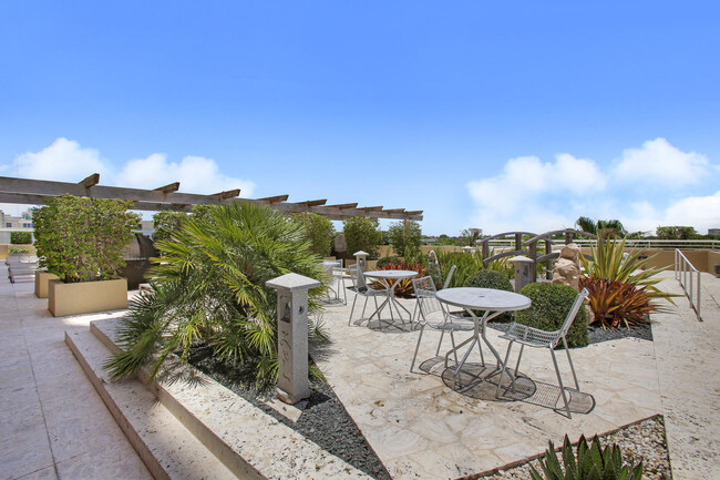 Building Photo - 1551 N Flagler Dr