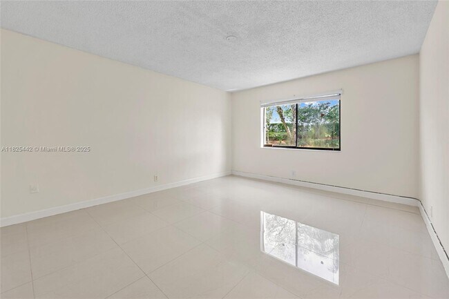 Building Photo - 16491 Blatt Blvd