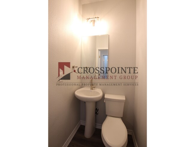 Building Photo - Stunning 2 Bed 2.5 Bath 1 Car Garage Townhome in Tyler!