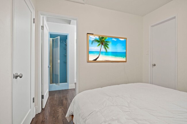 Building Photo - Ventura | Pierpont | 4 Bedroom + 3 Bathroom