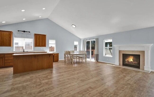 Building Photo - 3366 Merryvale Rd
