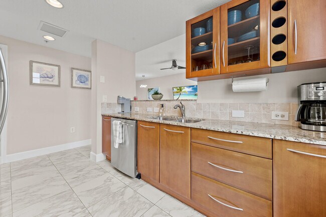 Building Photo - 511 Lucerne Ave