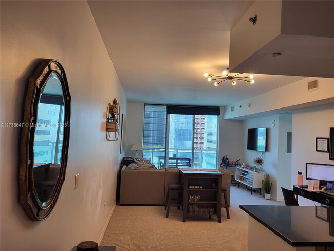 Building Photo - 950 Brickell Bay Dr