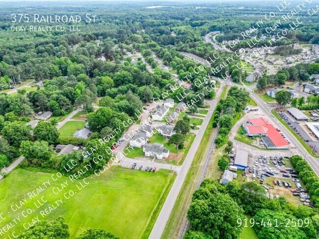 Building Photo - 375 Railroad St