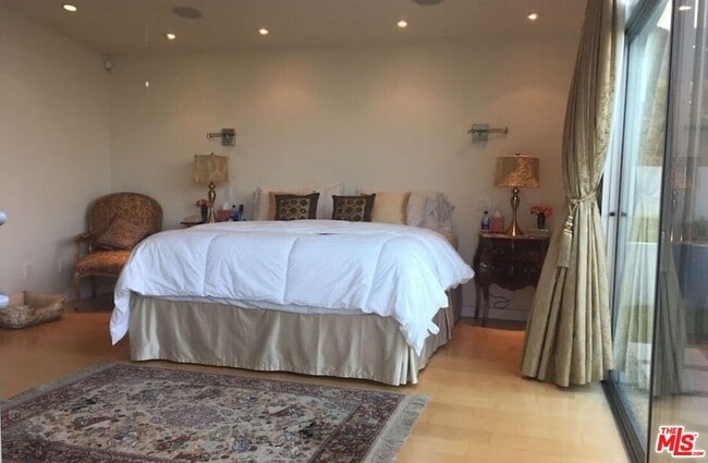 Building Photo - 3440 Shoreheights Dr