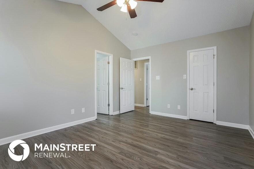 Building Photo - 4210 Queen Victoria Pl