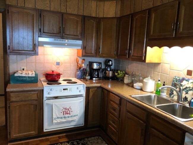 Building Photo - 3BR/3BA View of Melton Hill Lake in private community