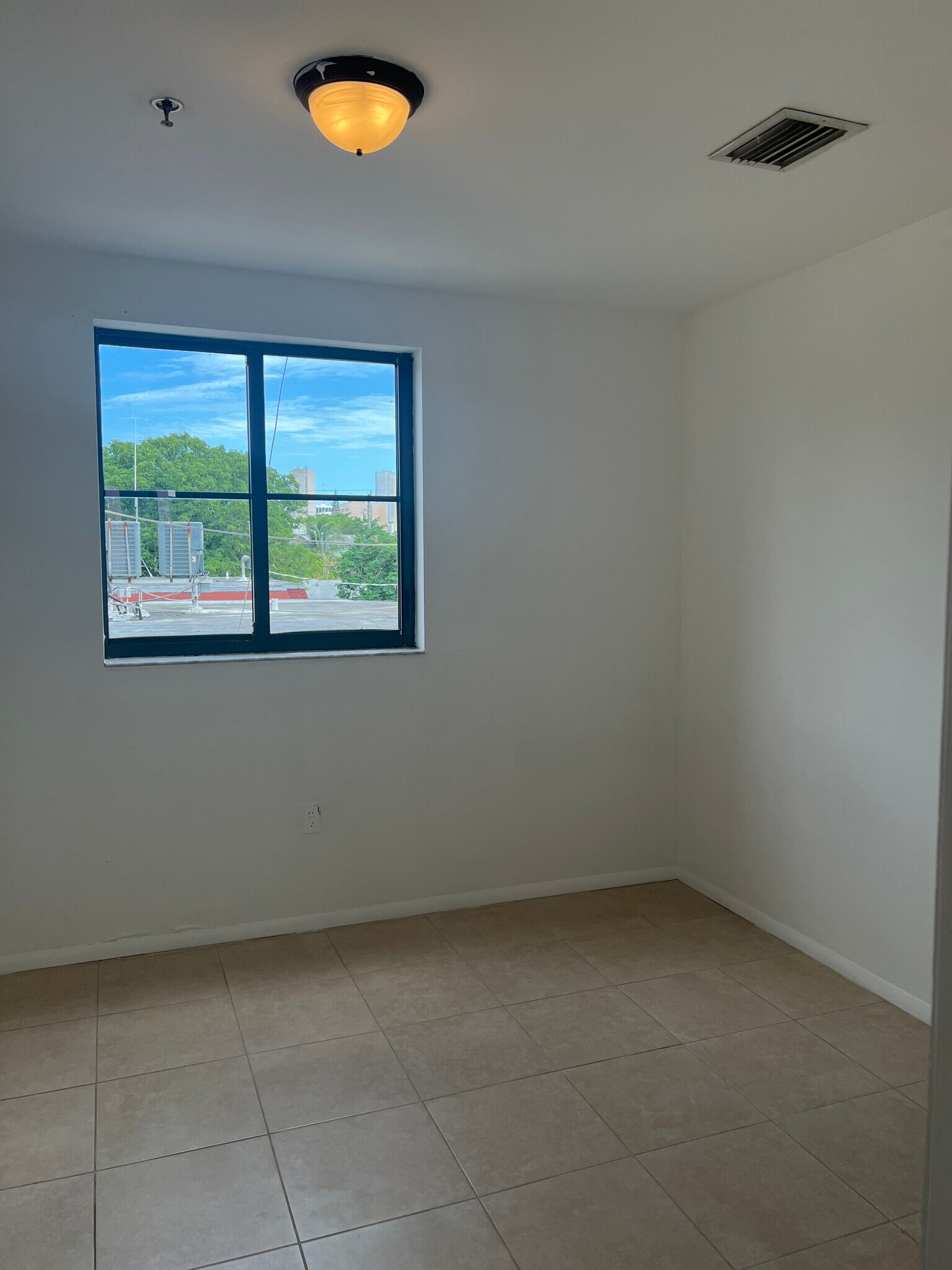 Building Photo - 1134 NW 5th St