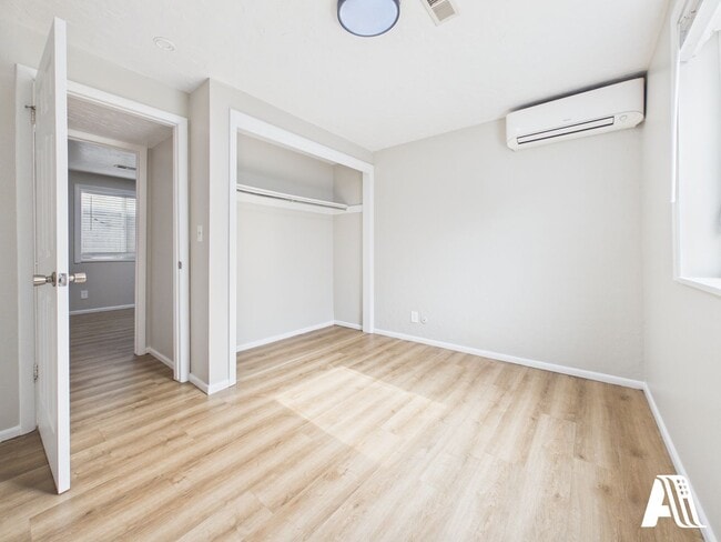 Building Photo - 967 W 2000 N
