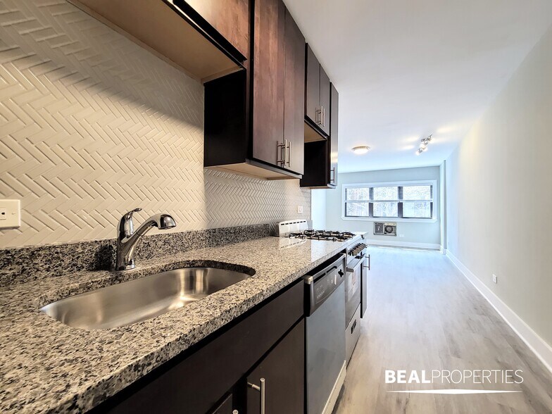 Building Photo - 1435 N Dearborn St