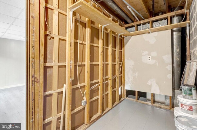 Building Photo - 7065 Leewood Forest Dr