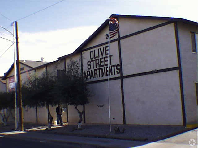 Building Photo - Olive Gardens