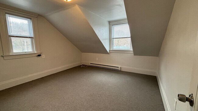 Building Photo - 46 Walnut St