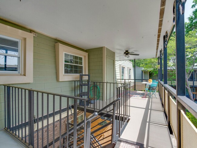 Building Photo - Check out this amazingly located 3 bed/2 b...
