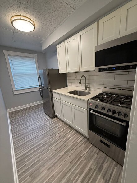 Interior Photo - Oak Woods