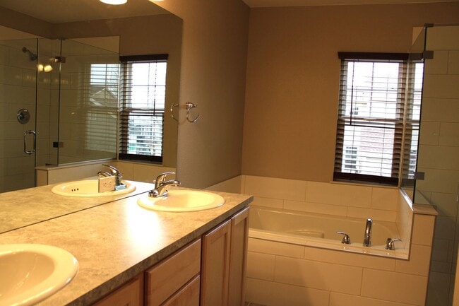 Building Photo - 5250 Corbett Dr