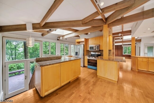 Building Photo - 37 Lenape Dr