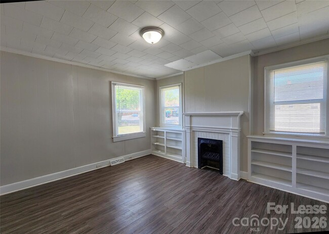 Building Photo - 12 Woodsdale Pl SE