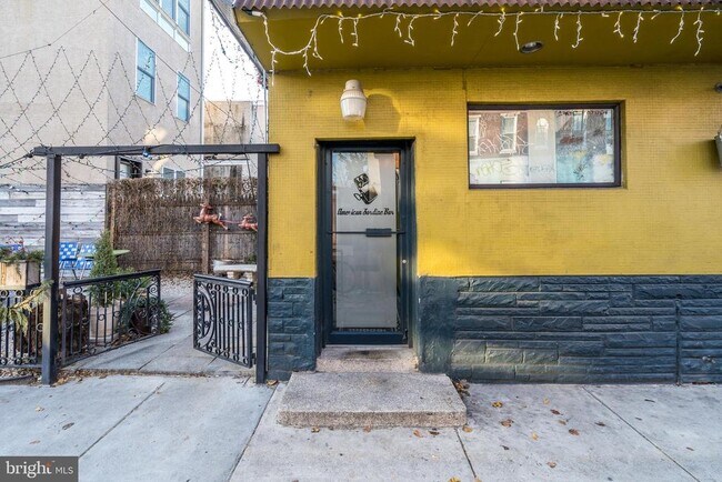 Building Photo - 1241 S 18th St