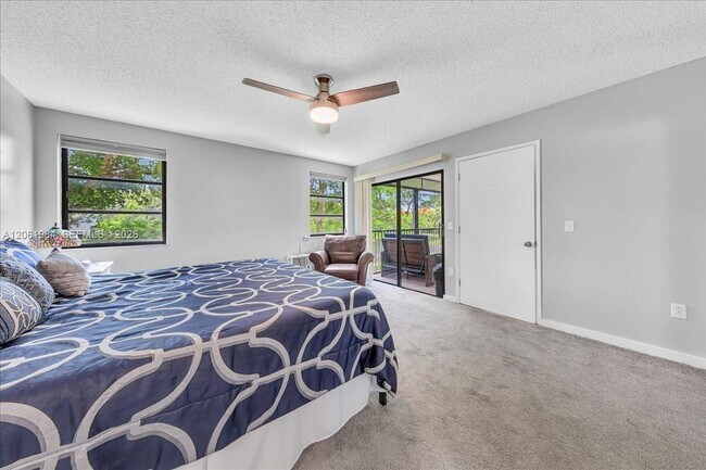 Building Photo - 2240 N Cypress Bend Dr