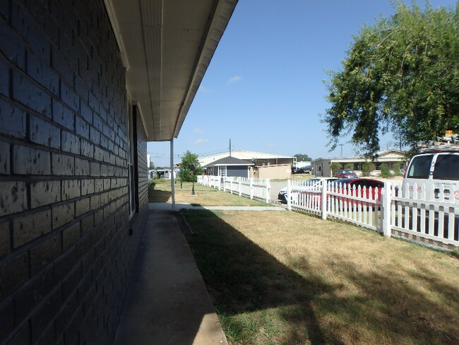 Building Photo - 13573 U.S. Hwy 87 W