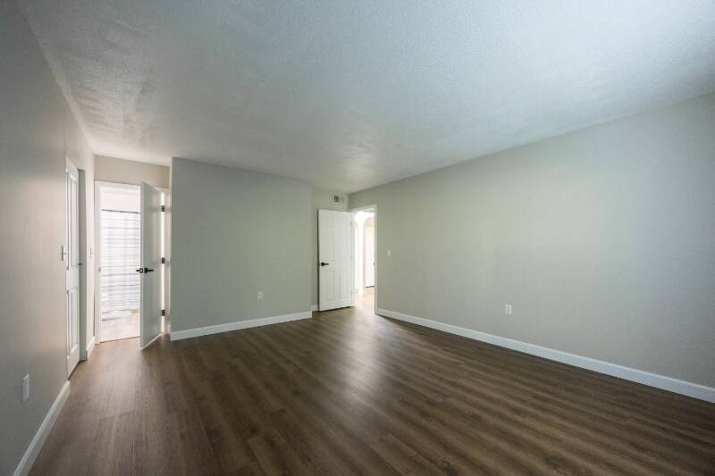 Building Photo - 23 Shadowbrook Ln