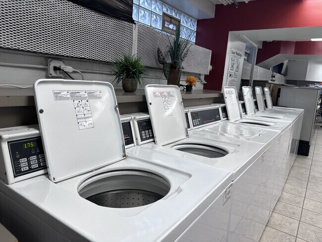 Building Photo - 7337 S South Shore Dr