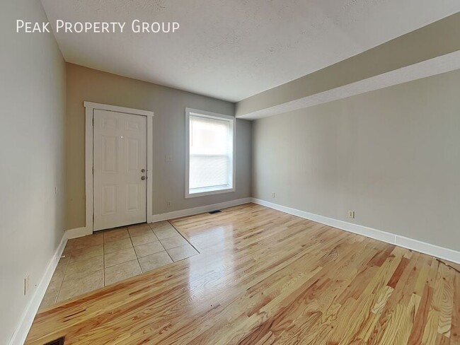 Building Photo - 1381 Indianola Ave